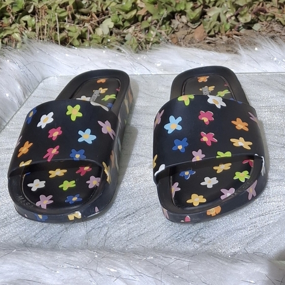 Melissa x Larroude Black Multicolored Floral Motif Rubber Slip-On Slides Size 7 - Picture 10 of 16